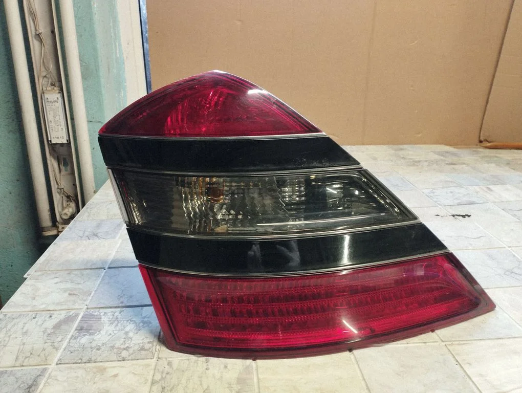 Rear/tail lights A2218200164