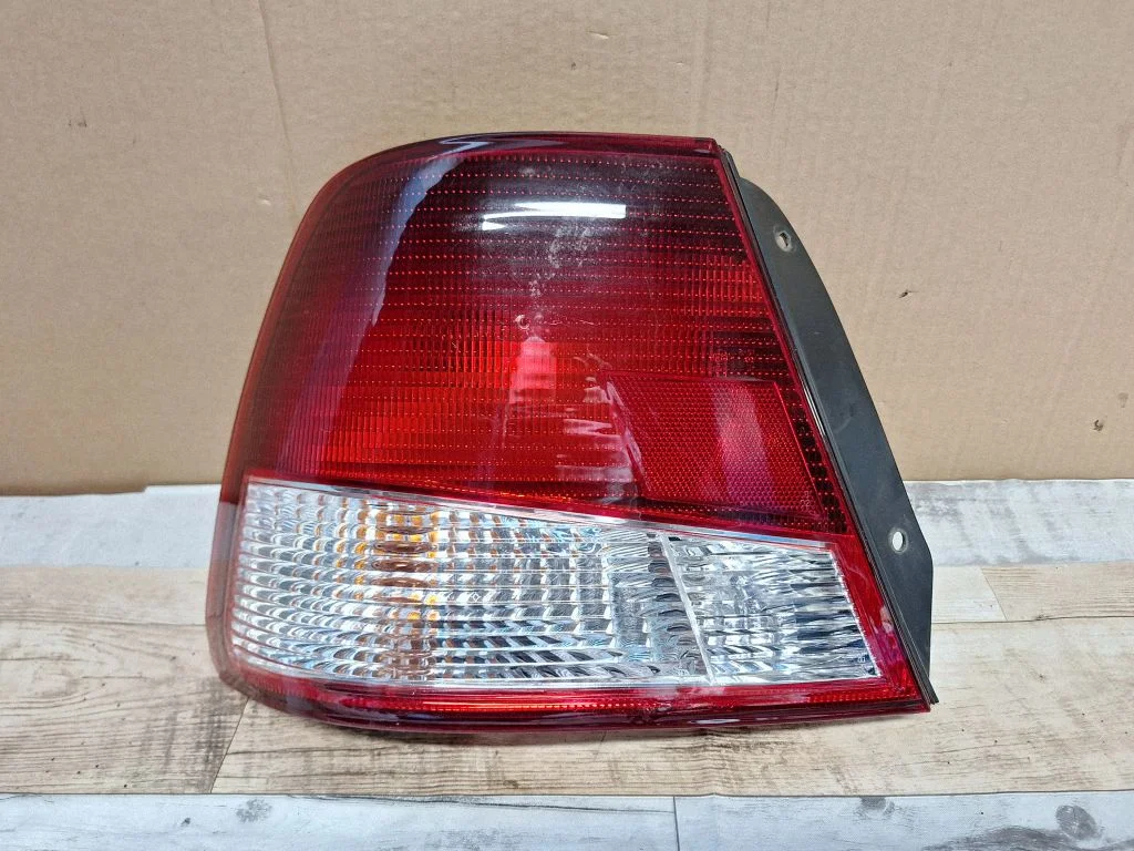 Rear/tail lights – rear left