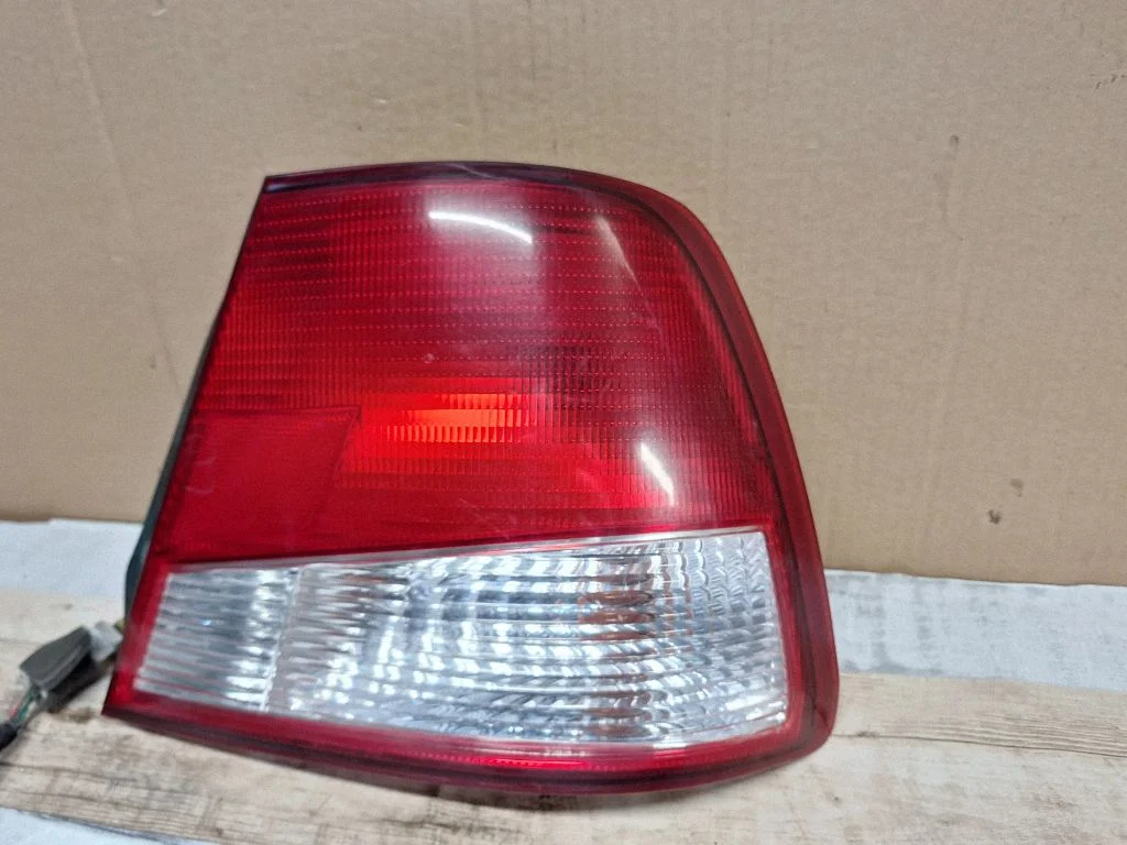 Rear/tail lights – rear right