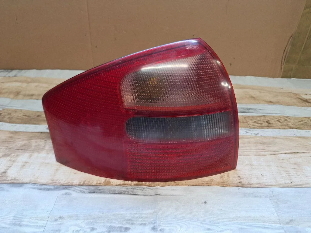 Rear/tail lights 4B5945095