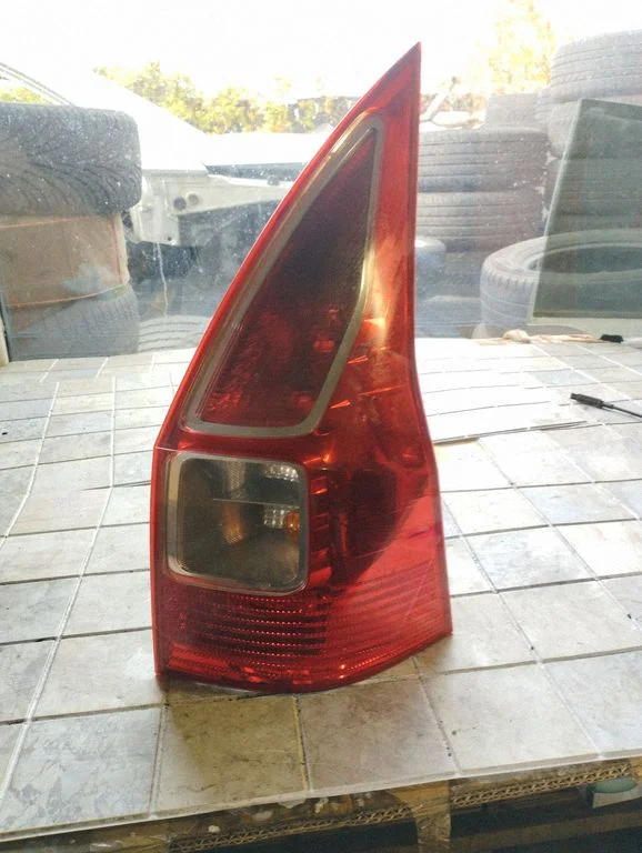 Lampa tylna w błotniku 8200417351