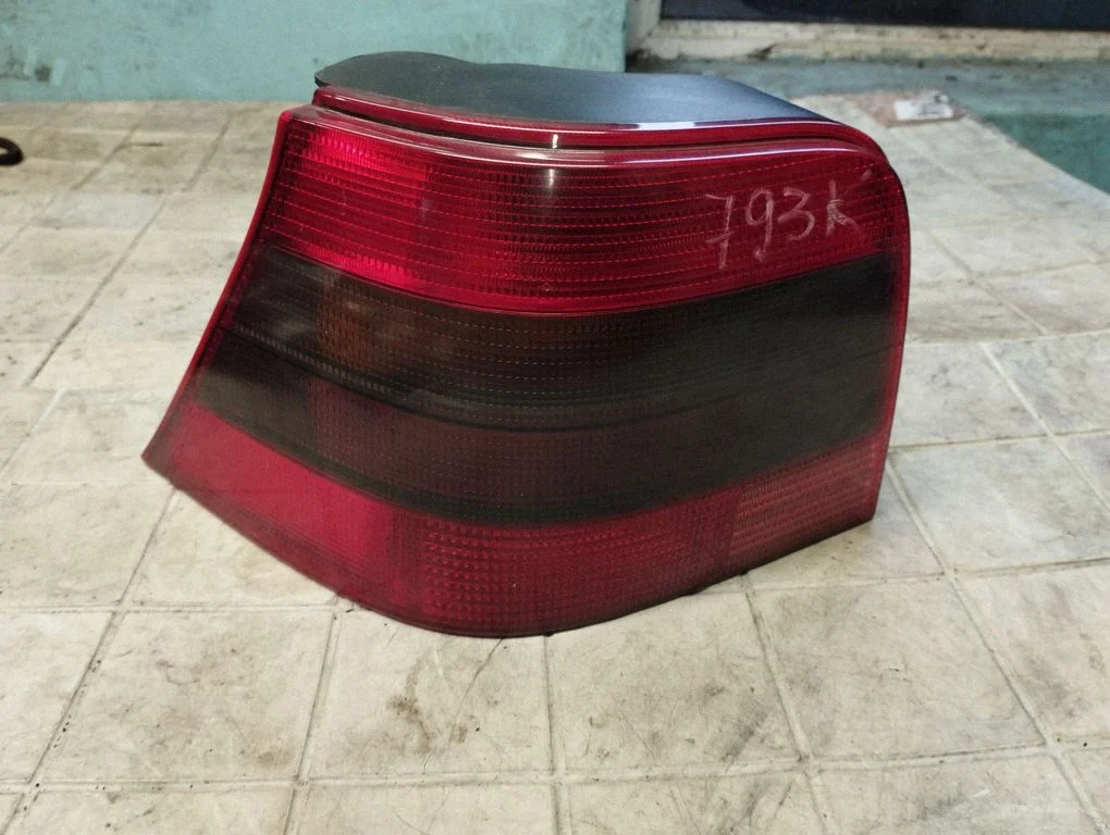Rear/tail lights 1J6945111S