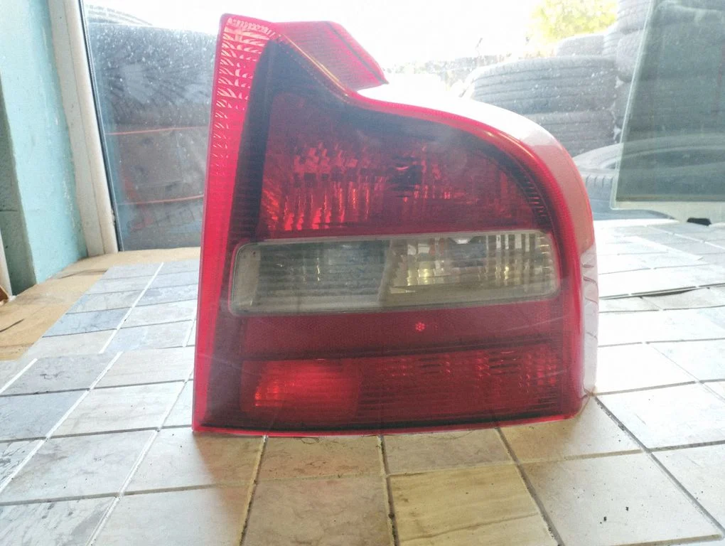 Lampa tylna w błotniku 9154479