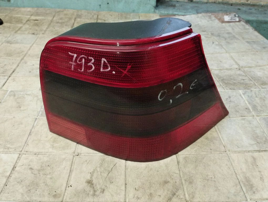 Rear/tail lights 1J6945112S