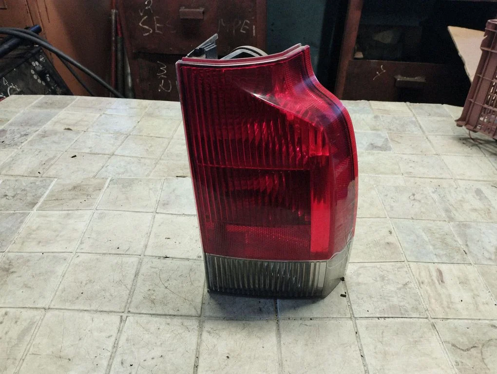 Lampa tylna w błotniku 9154498ECE