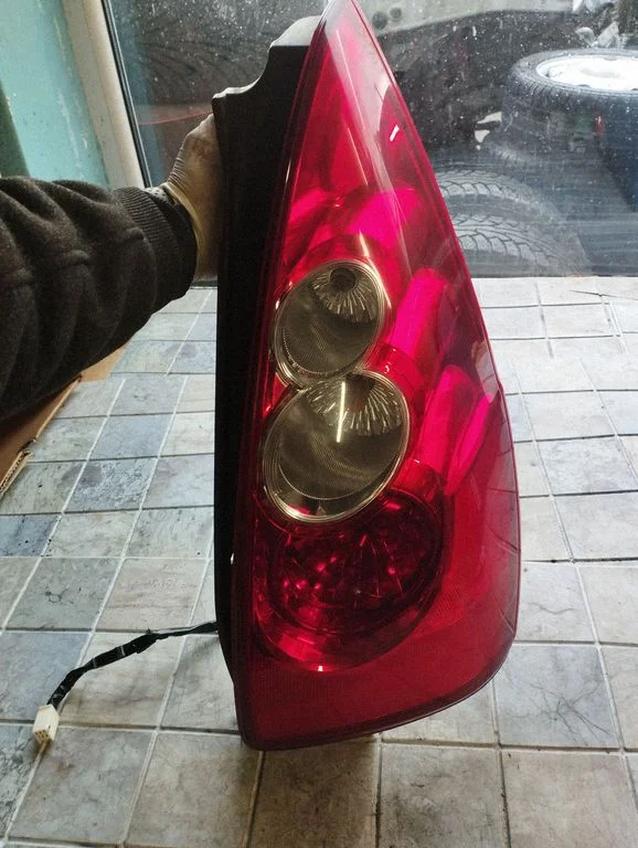 Lampa tylna w błotniku C23551150