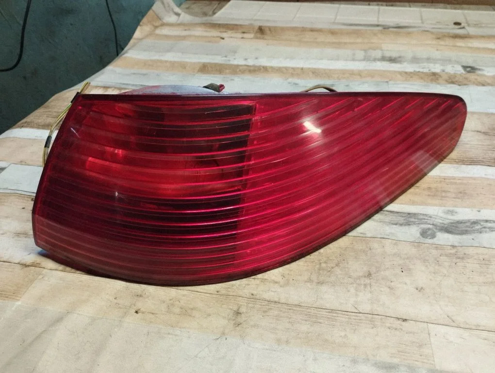 Lampa tylna w błotniku – prawy tył
