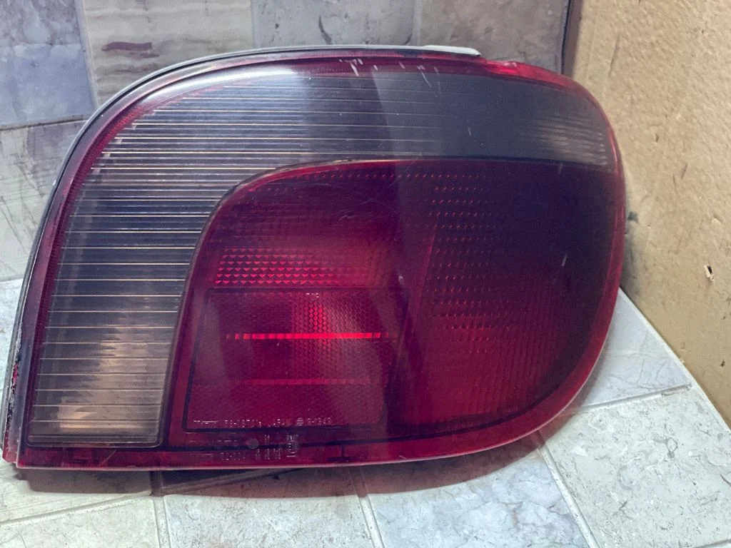 Lampa tylna w błotniku 5308701R