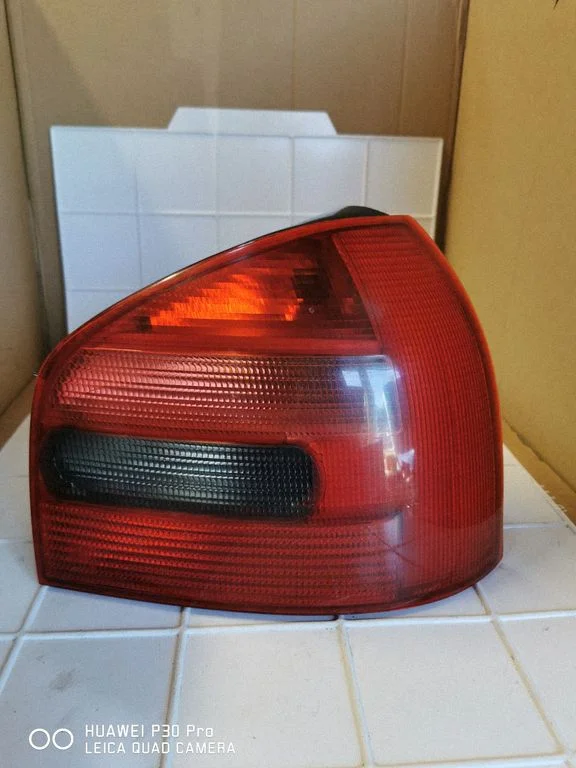 Rear/tail lights 8L0945257