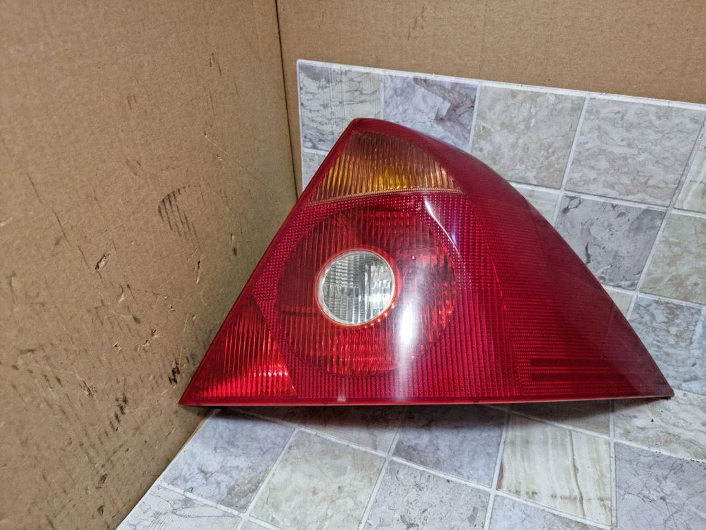 Rear/tail lights 1S7113404A