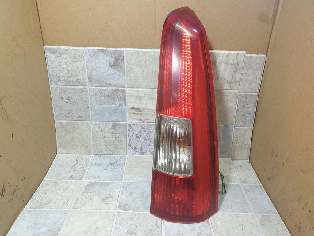 Lampa tylna w błotniku – Volvo V70 (2000-2004)