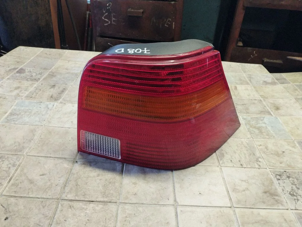 Lampa tylna w błotniku – Volkswagen Golf IV (1998-2005)