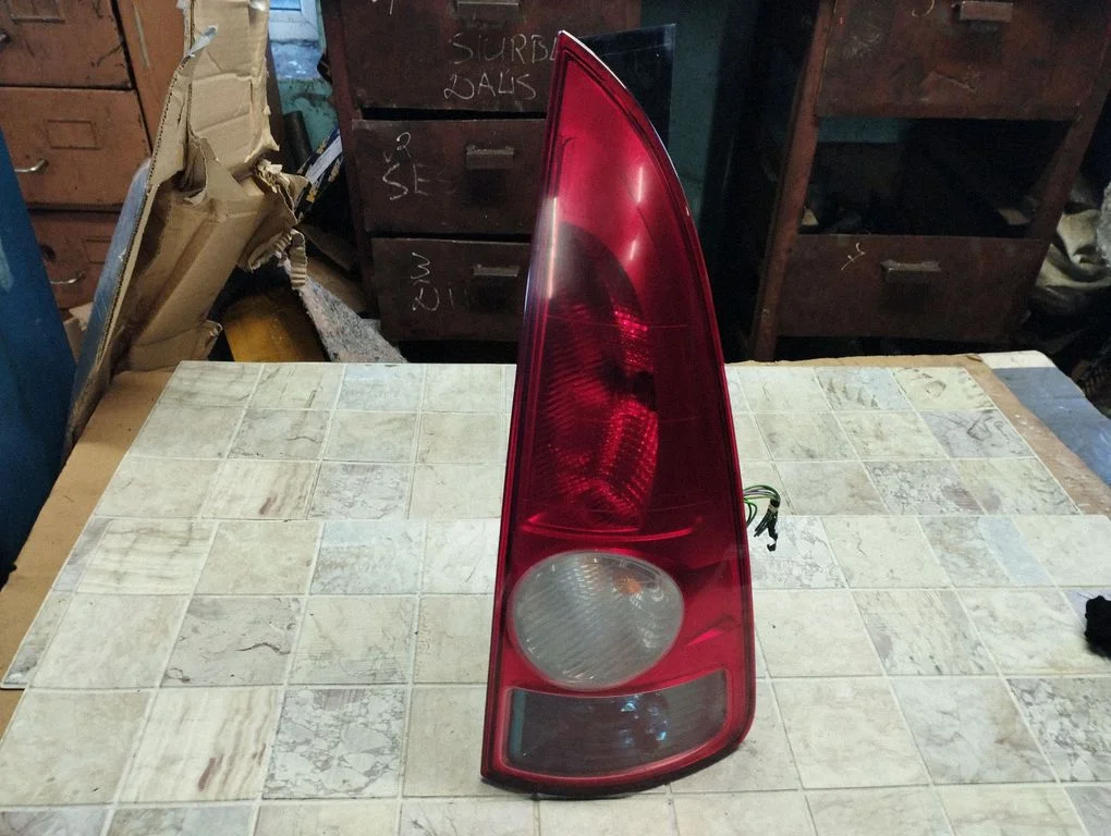 Lampa tylna w błotniku 8200027152