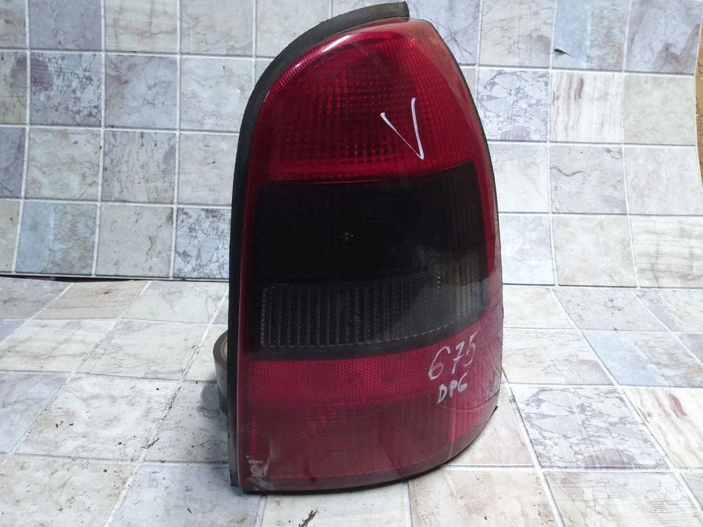 Aizmugurējais lukturis virsbūvē 37640748