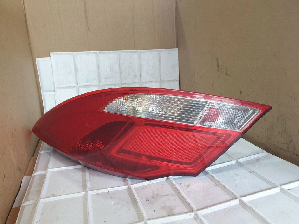 Tagatuli keres – Opel Insignia A (2008-2017)