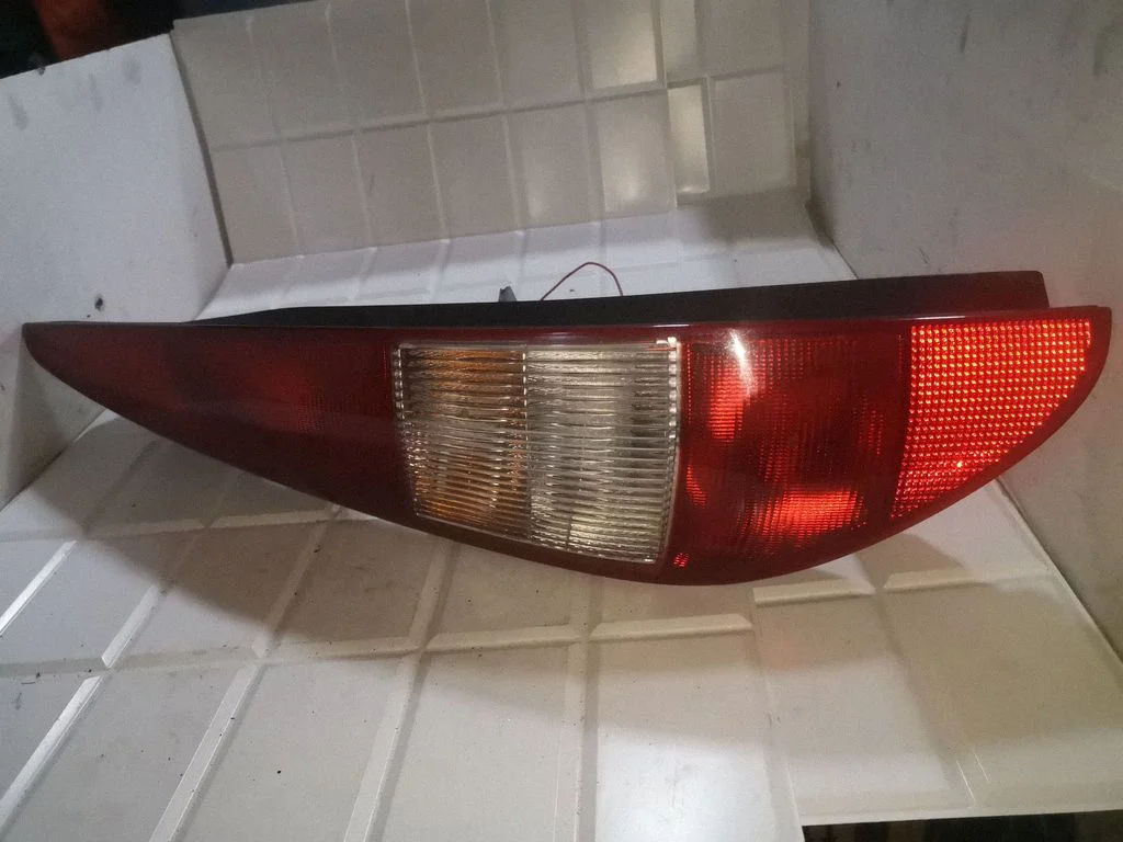 Rear/tail lights – Ford Mondeo Mk III (2000-2007)