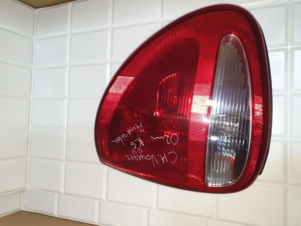 Lampa tylna w błotniku – Chrysler Grand Voyager IV (2001-2007)