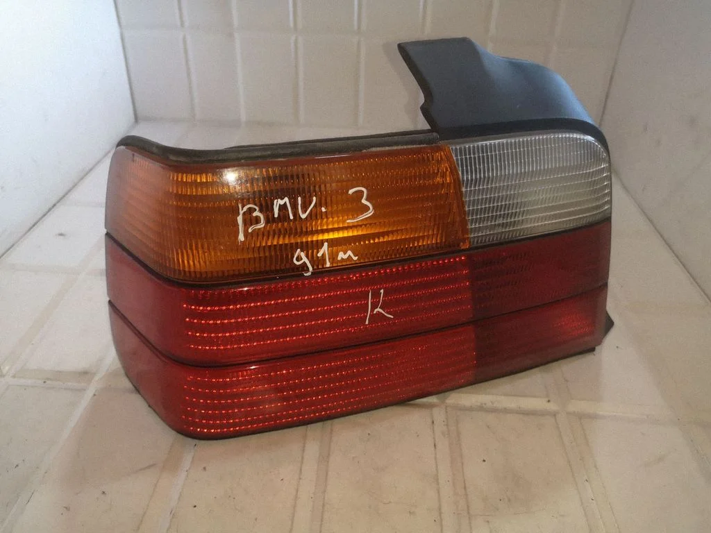 Rear/tail lights E163259