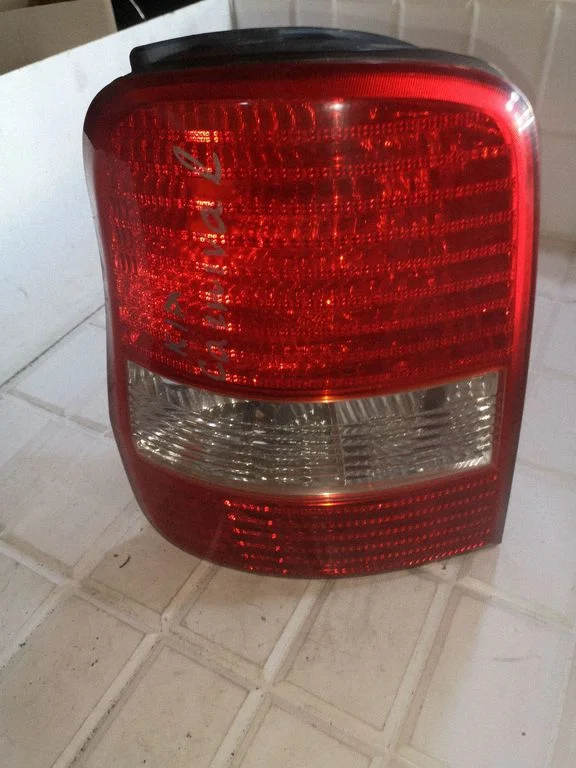 Aizmugurējais lukturis virsbūvē 1K53A51140