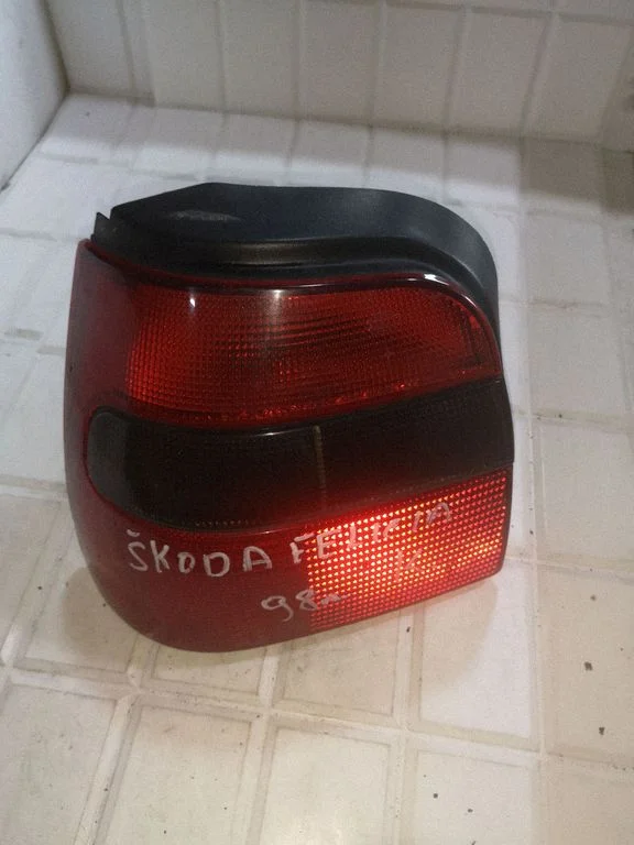Lampa tylna w błotniku – Skoda Felicia I (1994-1998)