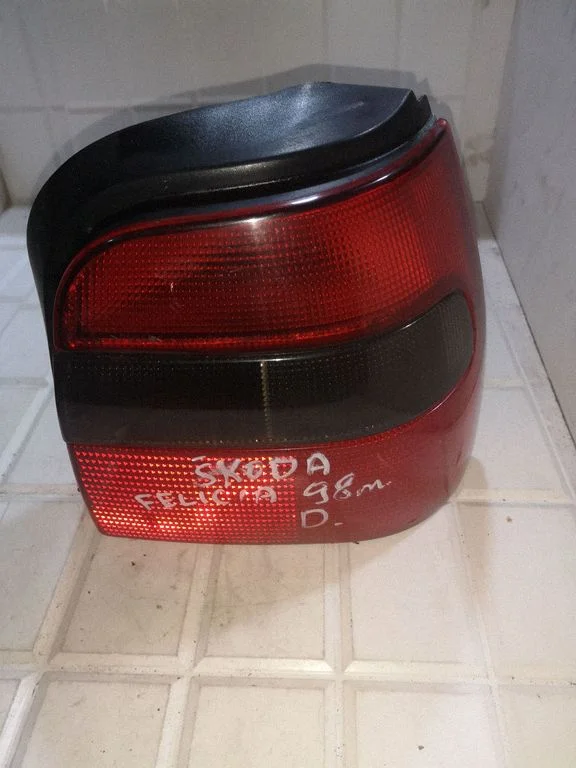 Lampa tylna w błotniku – Skoda Felicia I (1994-1998)