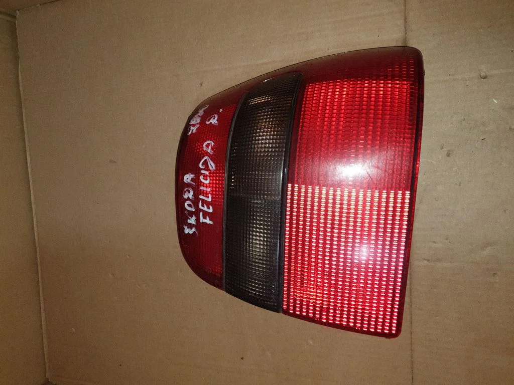 Lampa tylna w błotniku – Skoda Felicia I (1994-1998)
