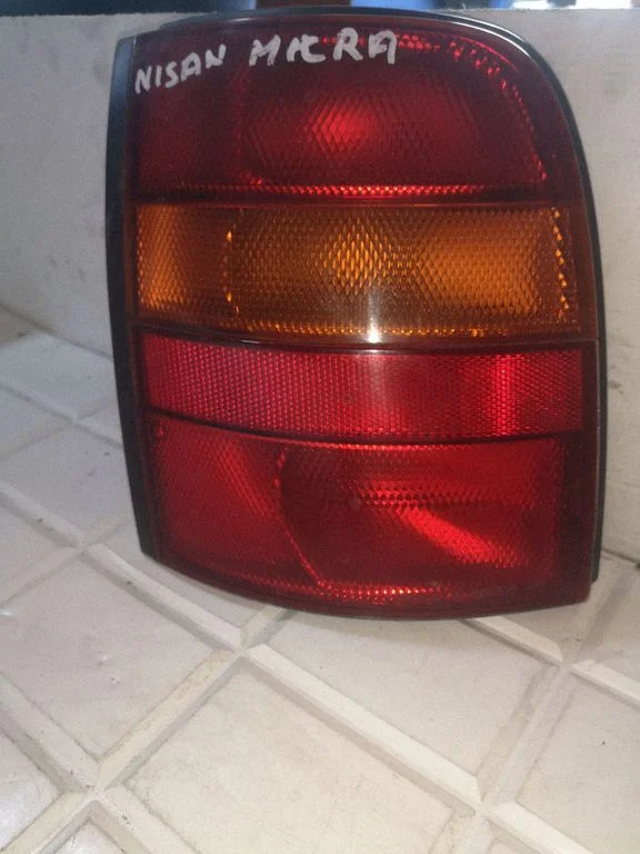 Lampa tylna w błotniku – Nissan Micra (1993-1998)