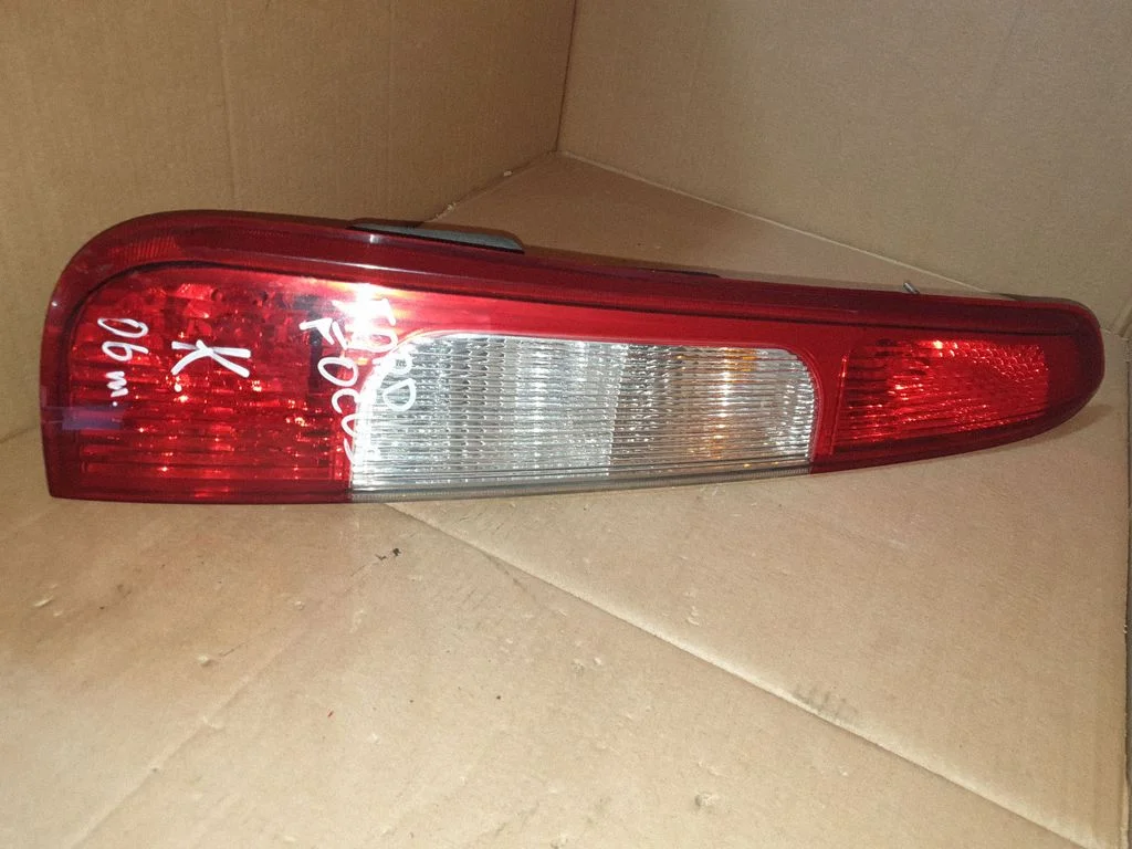 Lampa tylna w błotniku 3M5113N411AA
