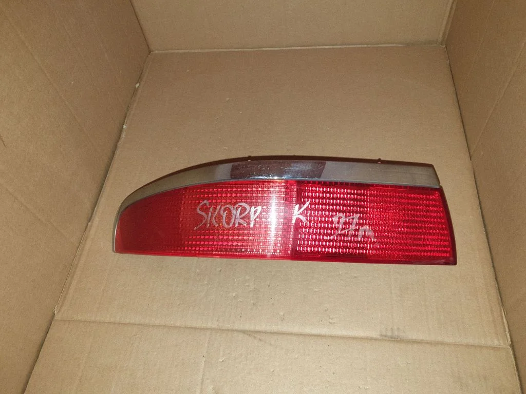 Lampa tylna w błotniku 956613A603AB – Ford Scorpio (1995-1998)