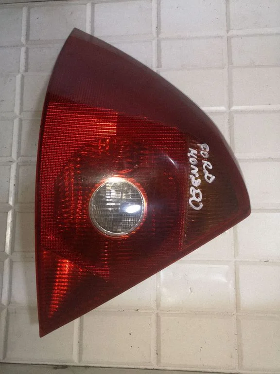 Rear/tail lights – Ford Mondeo Mk III (2000-2007)