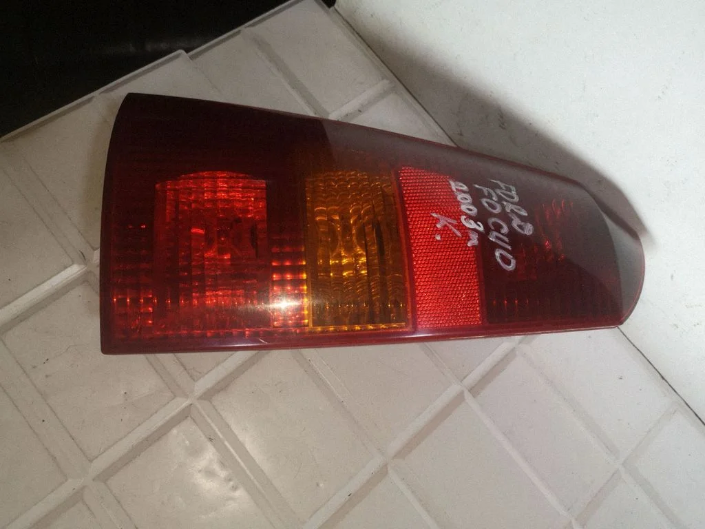 Rear/tail lights XS4X13N004