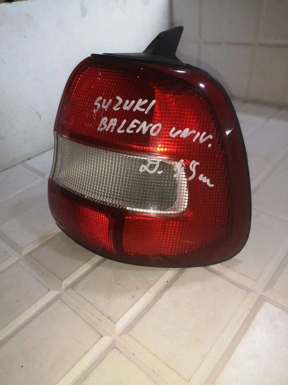 Lampa tylna w błotniku – Suzuki Esteem Baleno (1995-2001)
