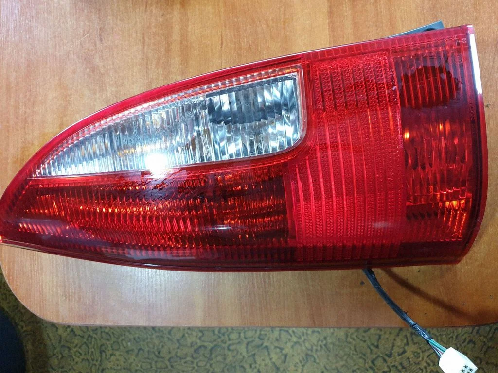 Lampa tylna w błotniku 9310801