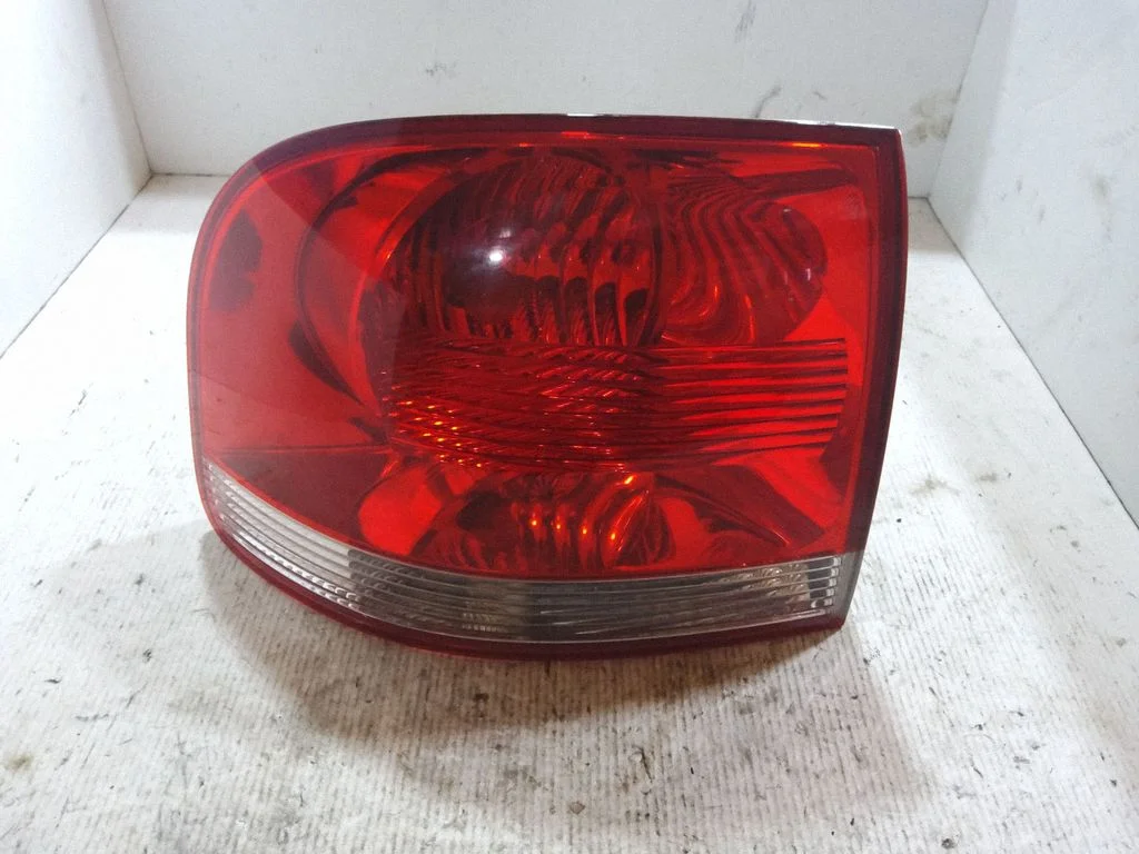 Lampa tylna w błotniku 7L6945095K
