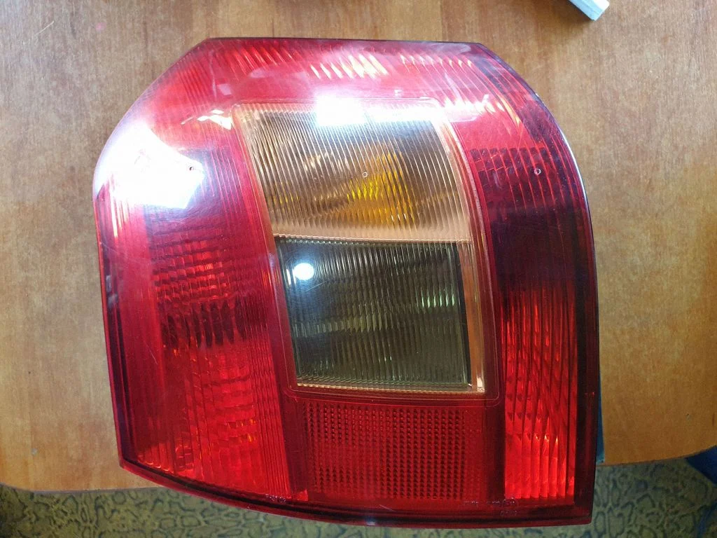 Rear/tail lights – left