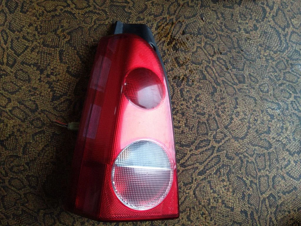 Lampa tylna w błotniku 09204255 – Opel Agila A (2000-2007)