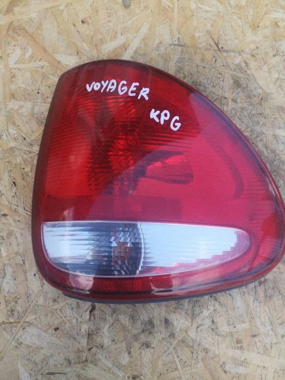 Lampa tylna w błotniku – Chrysler Grand Voyager IV (2001-2007)
