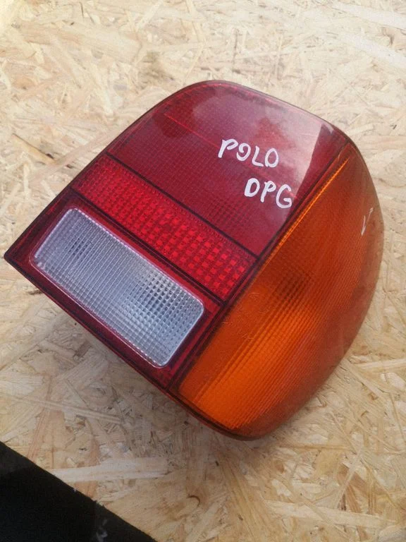 Lampa tylna w błotniku 6N0945258A