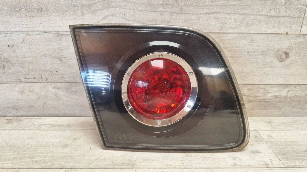 Tailgate rear/tail lights – rear left
