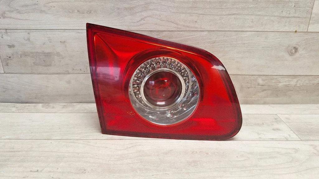 Lampa tylna w klapie 3C9945093