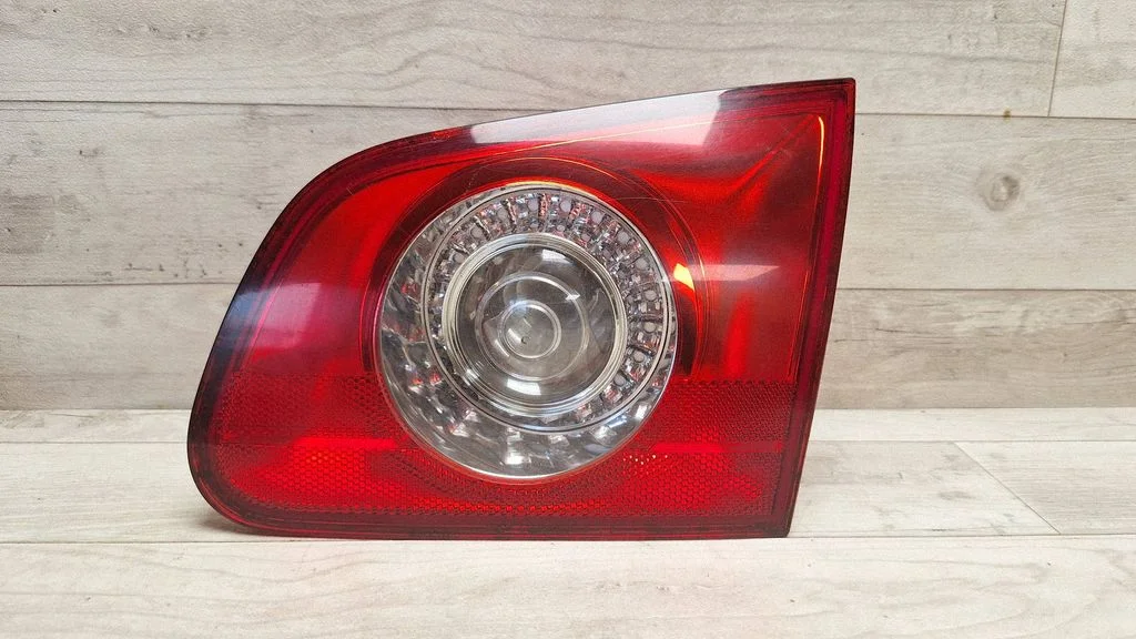 Lampa tylna w klapie 3C9945094