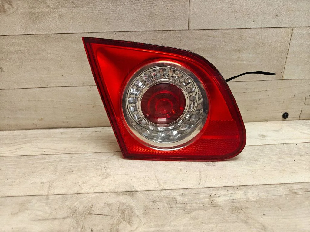 Lampa tylna w klapie 3C5945076C