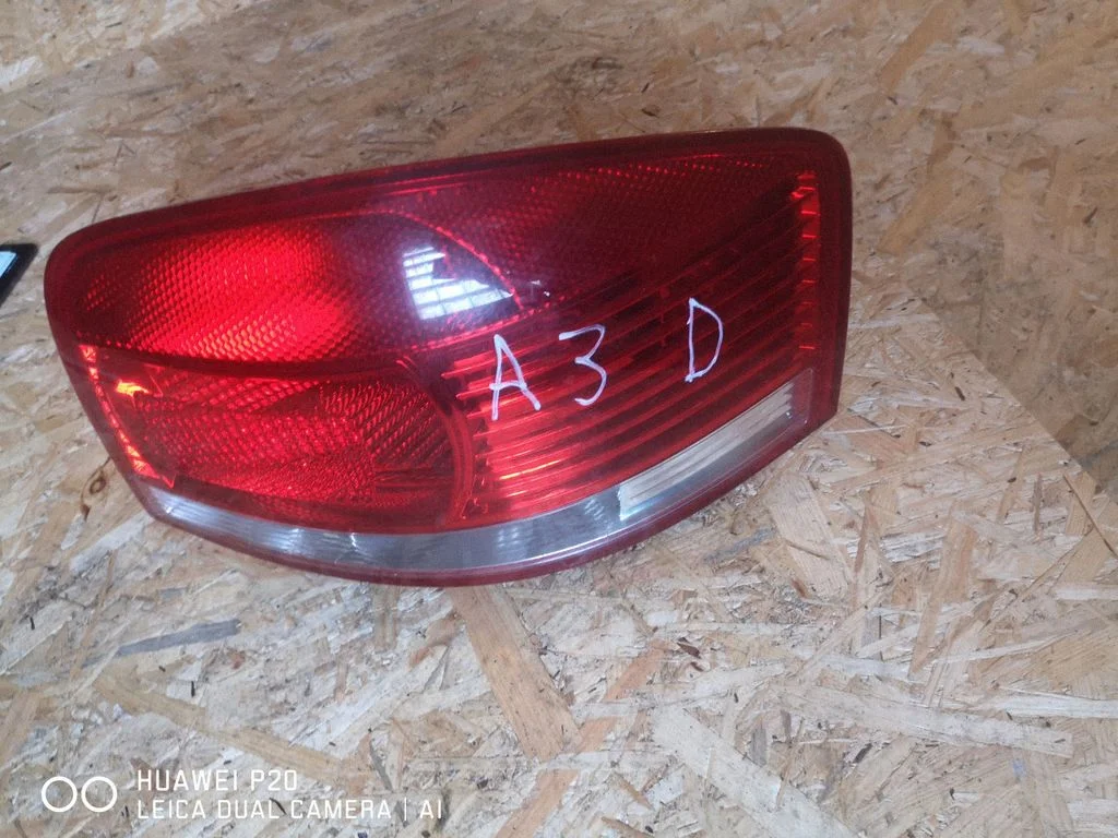Aizmugurējais lukturis virsbūvē – Audi A3 S3 8P (2003-2012)