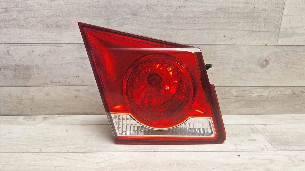 Tailgate rear/tail lights – rear left