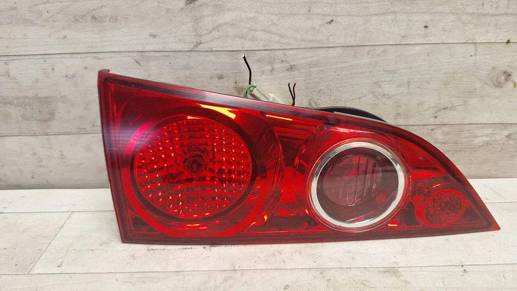 Tailgate rear/tail lights – rear left