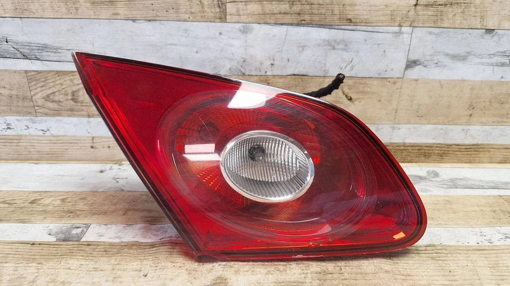 Lampa tylna w klapie 3C8945093D