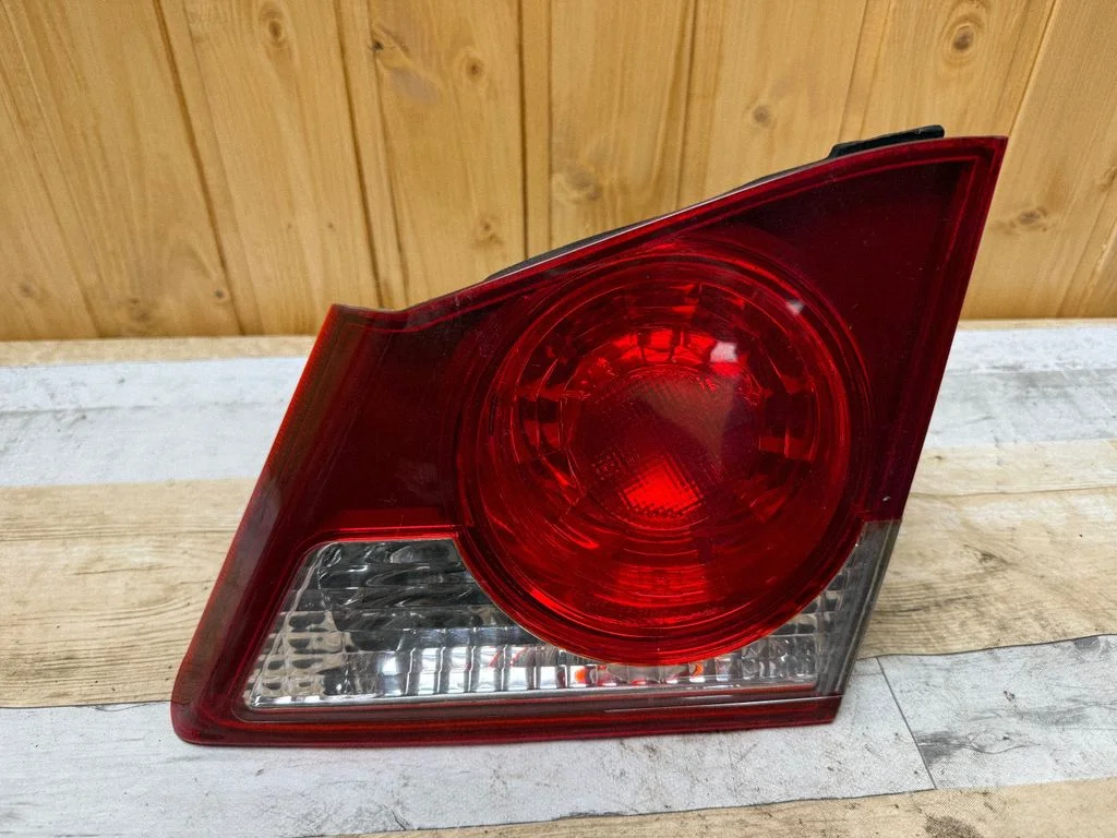 Lampa tylna w klapie 042171315R