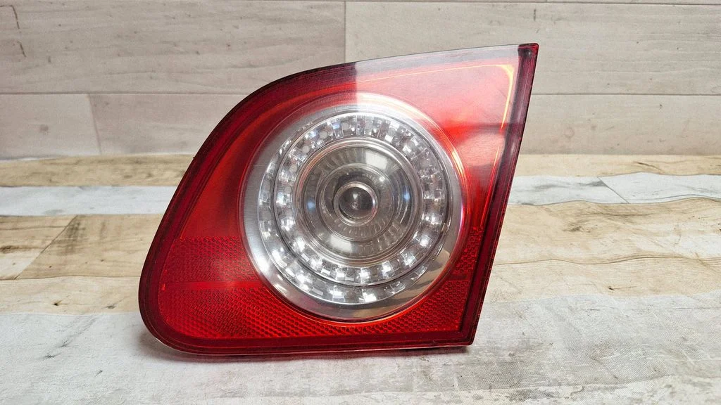 Lampa tylna w klapie 3C5945094