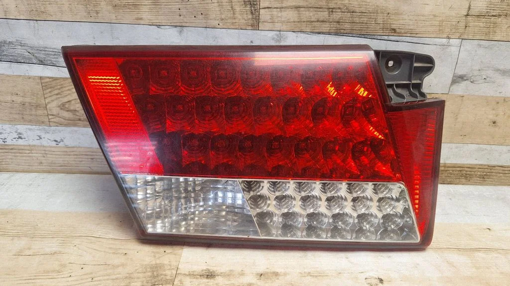 Tailgate rear/tail lights 924033L0