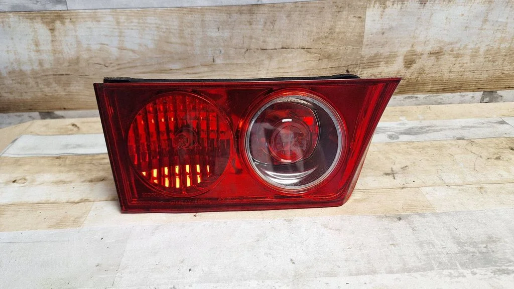 Tailgate rear/tail lights E138557